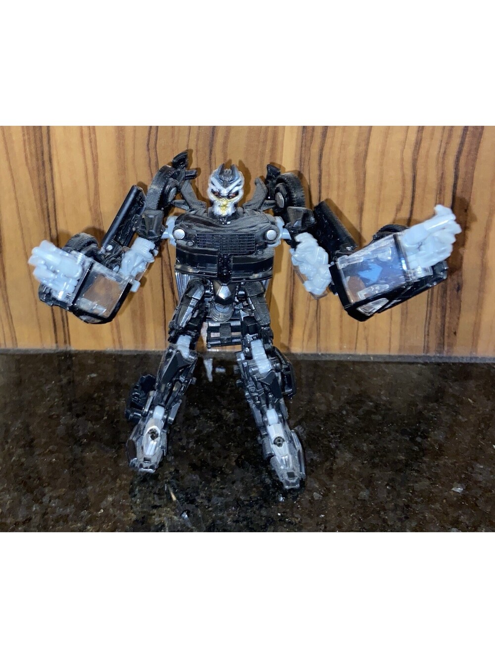 Takara Tomy Transformers STUDIO SERIES SS-21 Decepticons Barricade Figure.